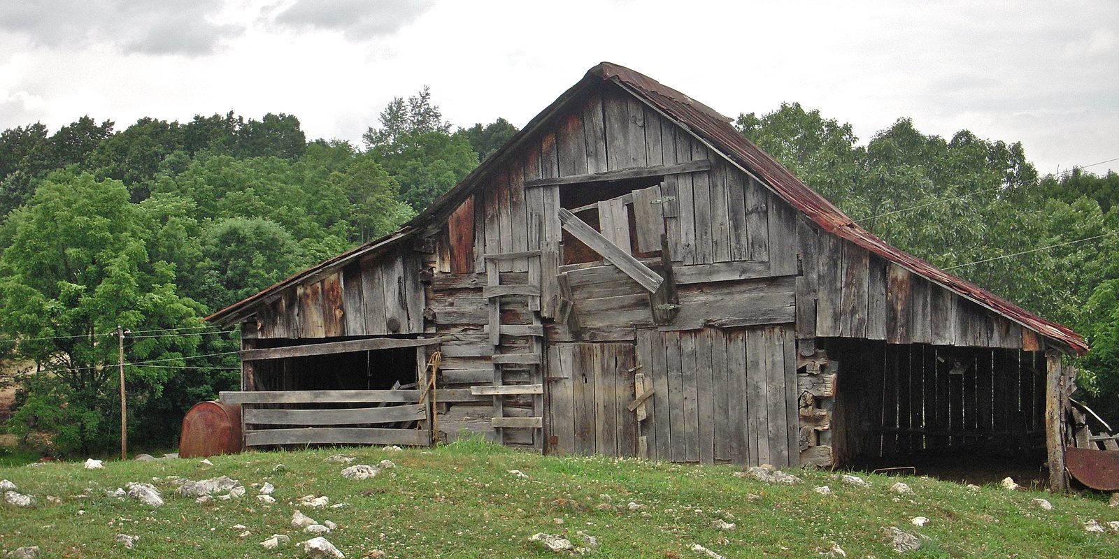 Use Reclaimed Wood for Multipurpose Home Remodeling Projects